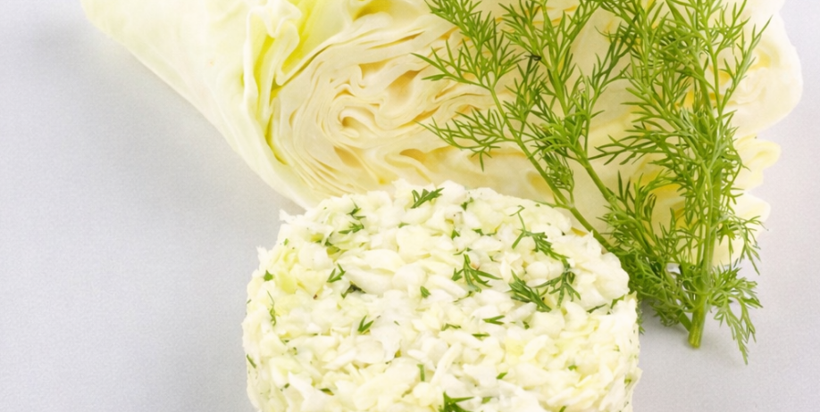 Pointed cabbage and dill tartare